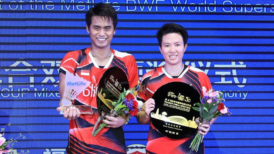 Tontowi Ahmad dan Liliyana Natsir meraih gelar juara China Open Super Series Premier 2016.